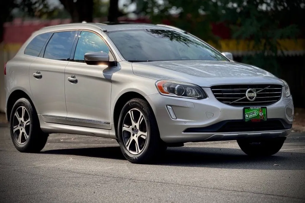 2015 Volvo XC60 T6 Premier Plus photo 1