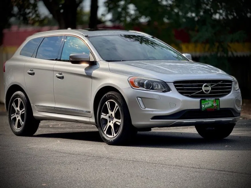 2015 Volvo XC60 T6 Premier Plus photo 1