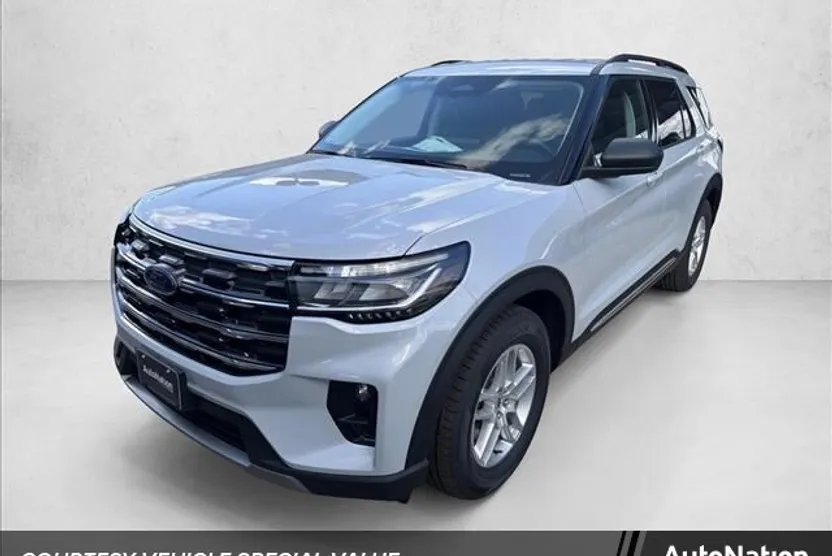 2025 Ford Explorer photo 1