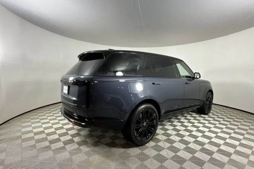 2025 Land Rover Range Rover SE photo 1
