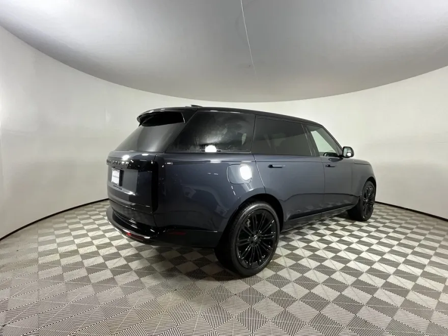 2025 Land Rover Range Rover SE photo 1