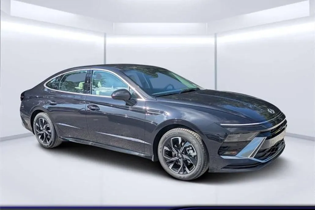 2025 Hyundai Sonata SEL photo 1
