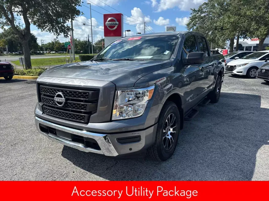 2023 Nissan Titan SV photo 1