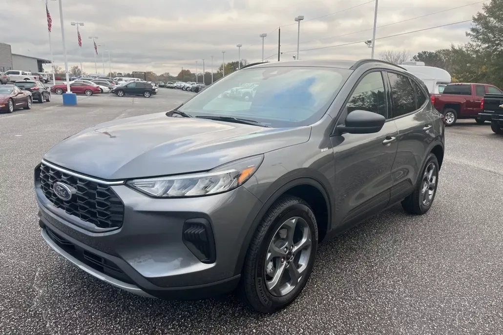 2025 Ford Escape ST-Line photo 1