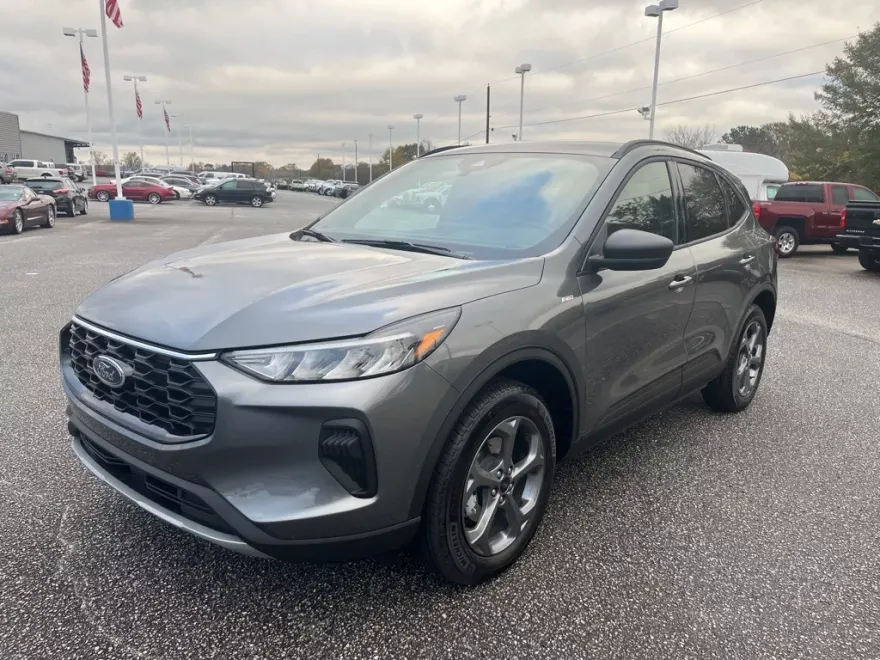 2025 Ford Escape ST-Line photo 1