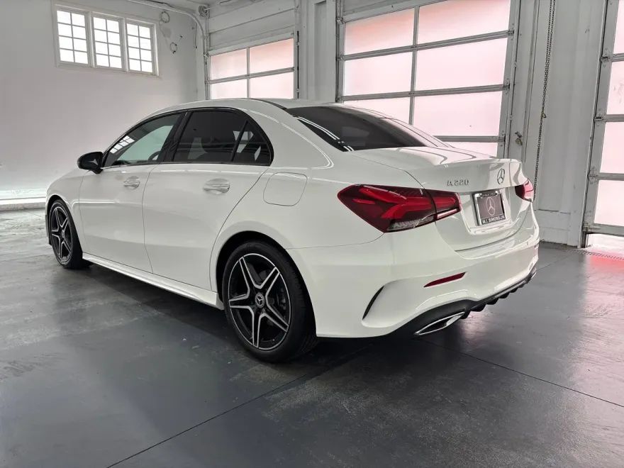 2022 Mercedes Benz A 220 photo 1