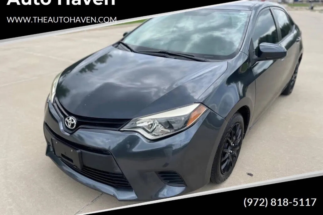 2014 Toyota Corolla LE photo 1