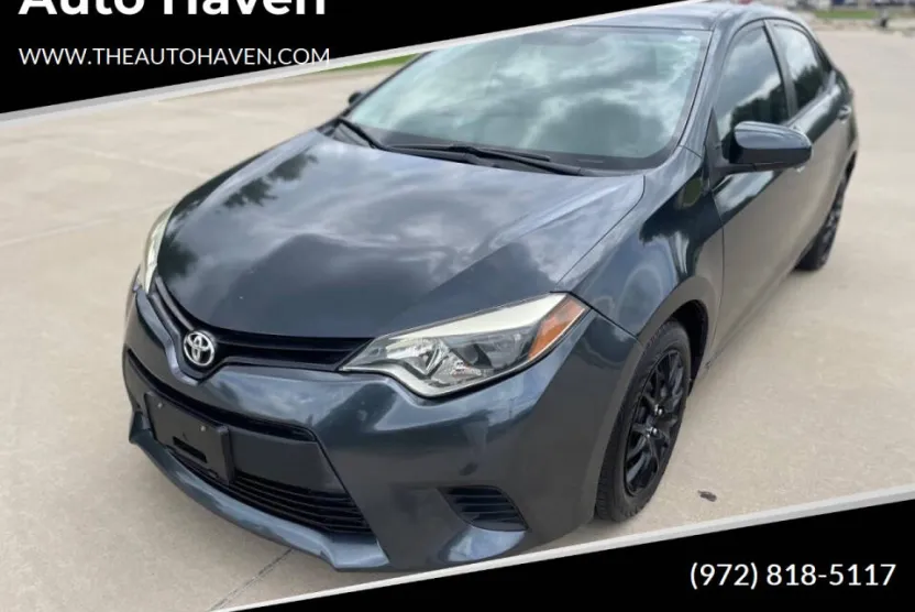 2014 Toyota Corolla LE photo 1