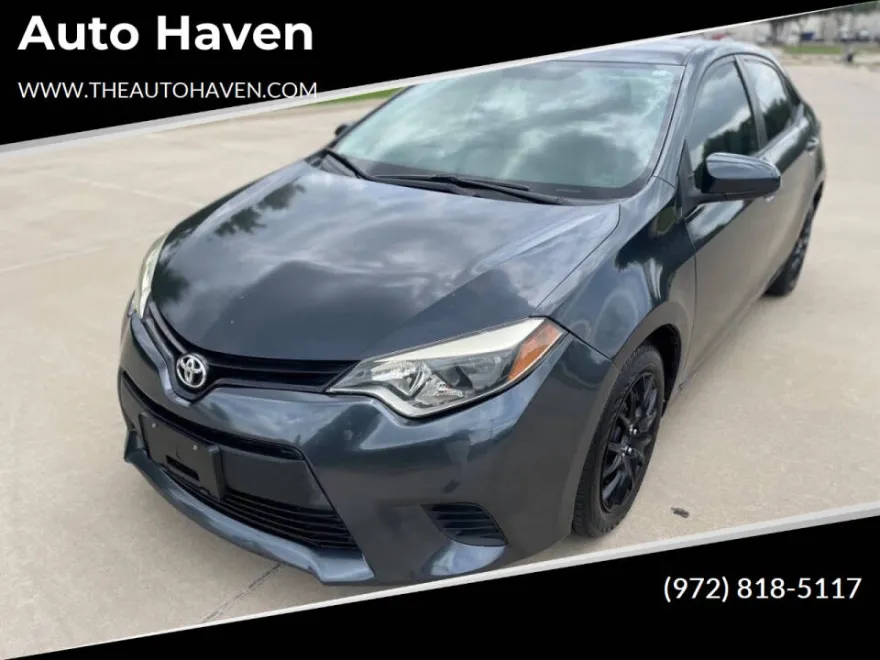 2014 Toyota Corolla LE photo 1