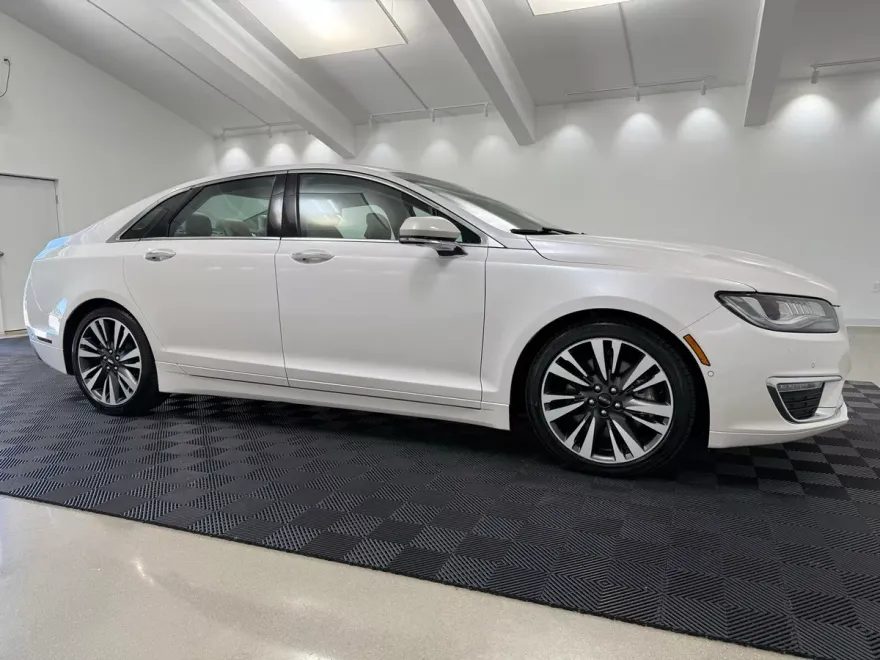 2019 Lincoln MKZ Reserve photo 1