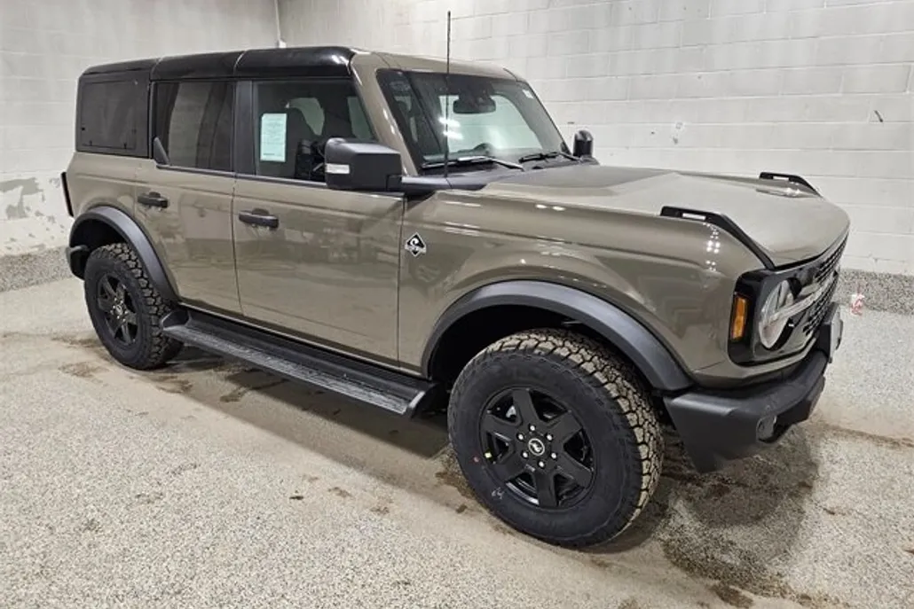 2025 Ford Bronco Outer Banks photo 1