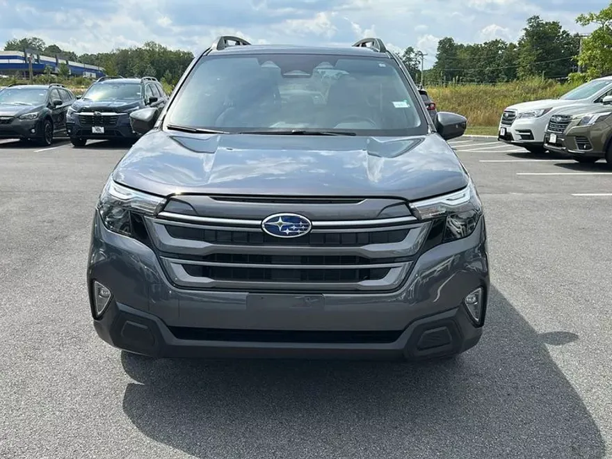 2025 Subaru Forester Premium photo 1