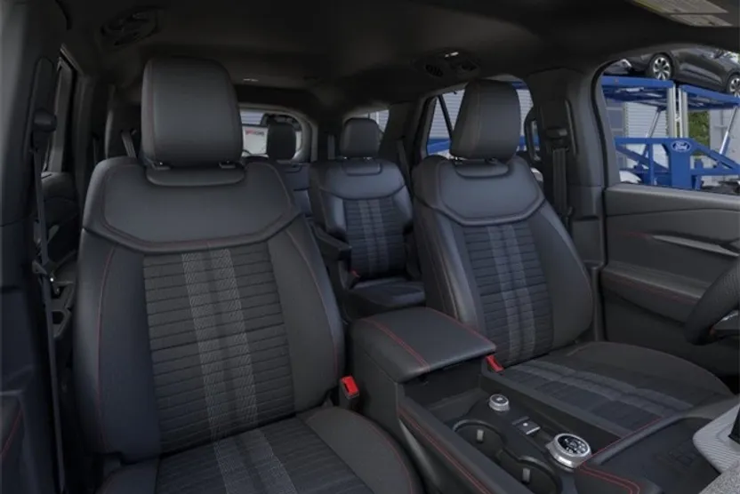 2025 Ford Explorer ST-Line photo 1