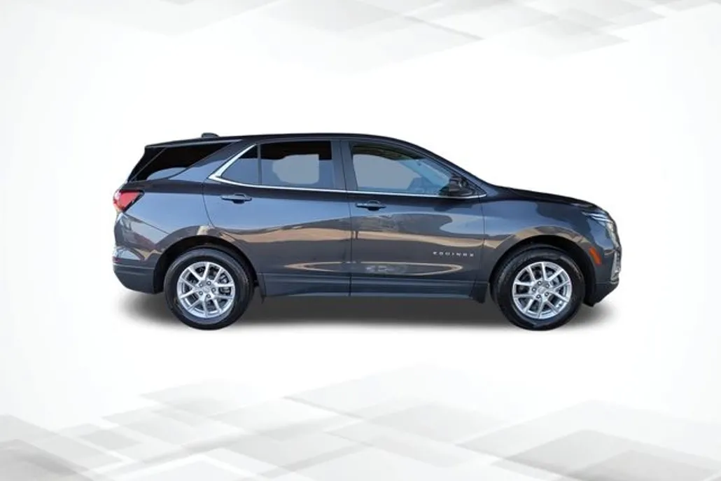 2023 Chevrolet Equinox LT photo 1