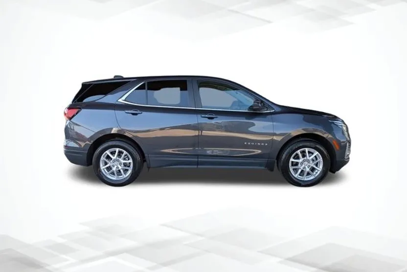 2023 Chevrolet Equinox LT photo 1