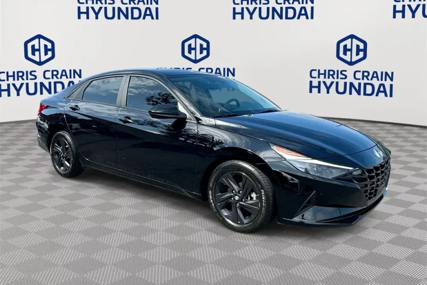 2022 Hyundai Elantra SEL Convenience photo 1