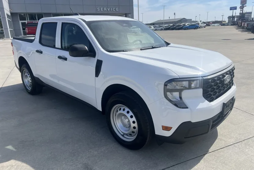 2025 Ford Maverick XL photo 1