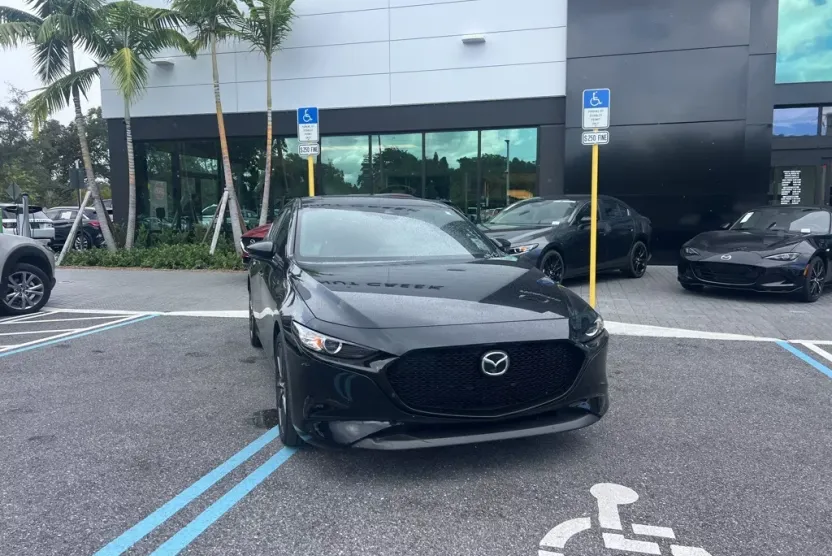 2023 Mazda Mazda3 2.5 s Preferred photo 1