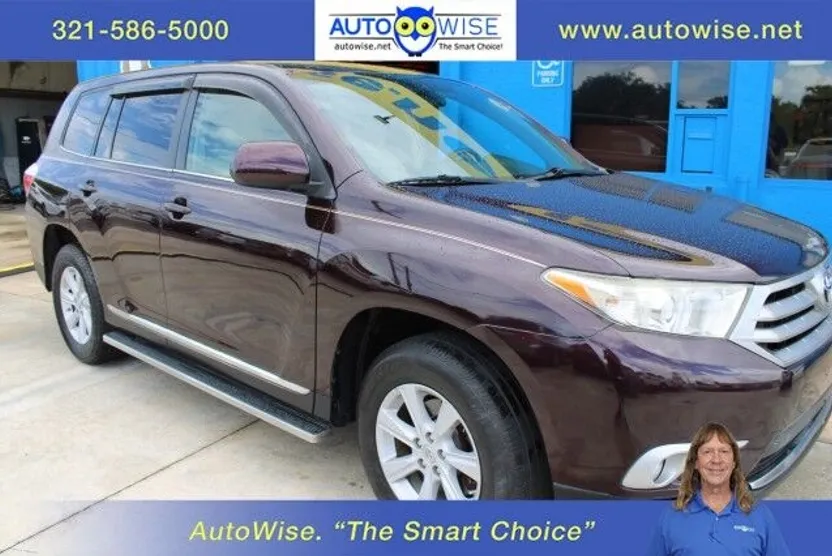 2013 Toyota Highlander Plus photo 1