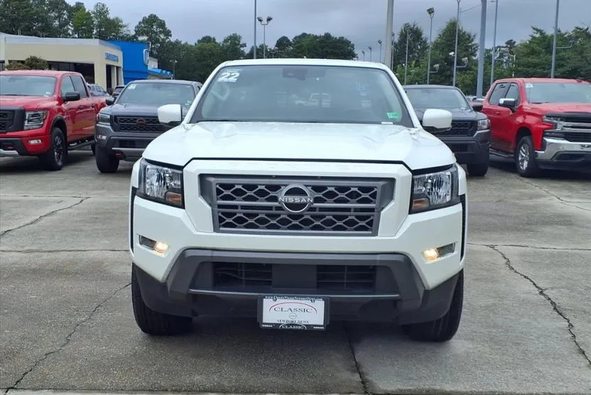 2022 Nissan Frontier Crew Cab SV photo 1