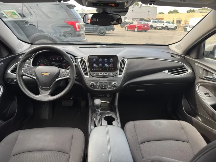 2024 Chevrolet Malibu 1LT photo 1