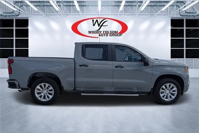 2024 Chevrolet Silverado 1500 Custom photo 1