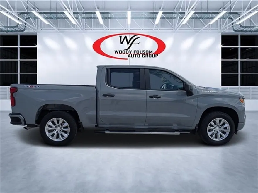 2024 Chevrolet Silverado 1500 Custom photo 1
