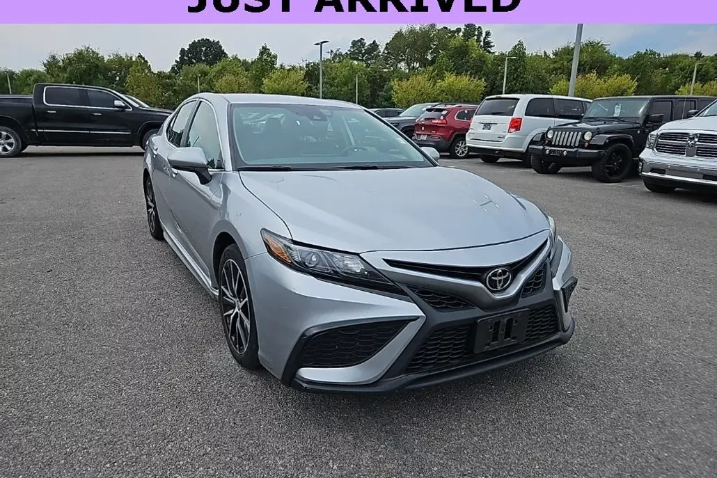 2024 Toyota Camry SE photo 1