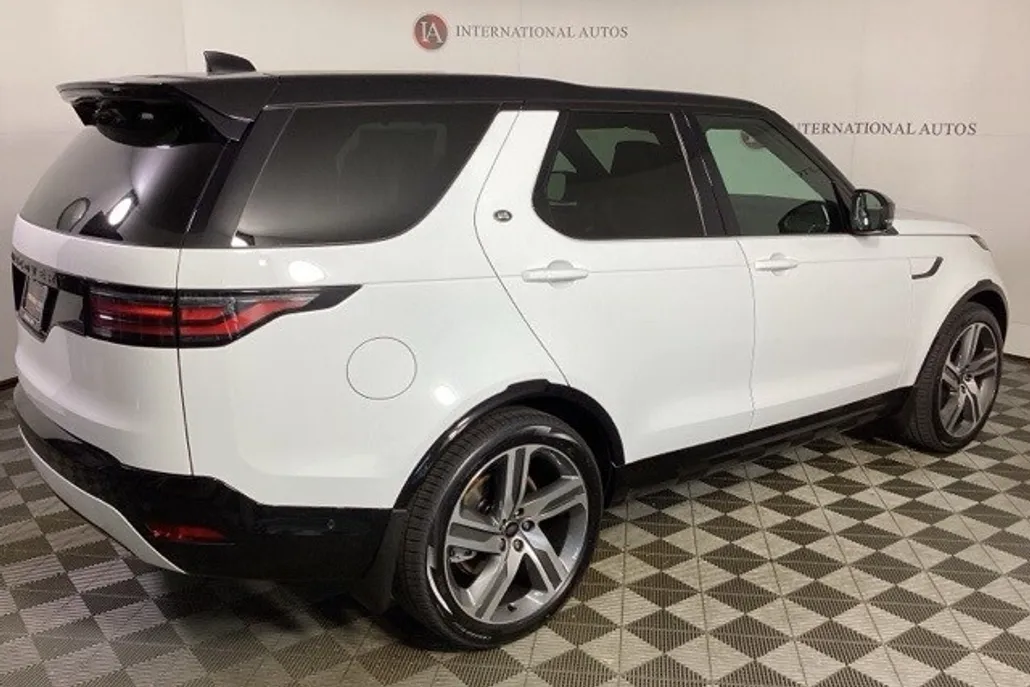 2024 Land Rover Discovery SE photo 1