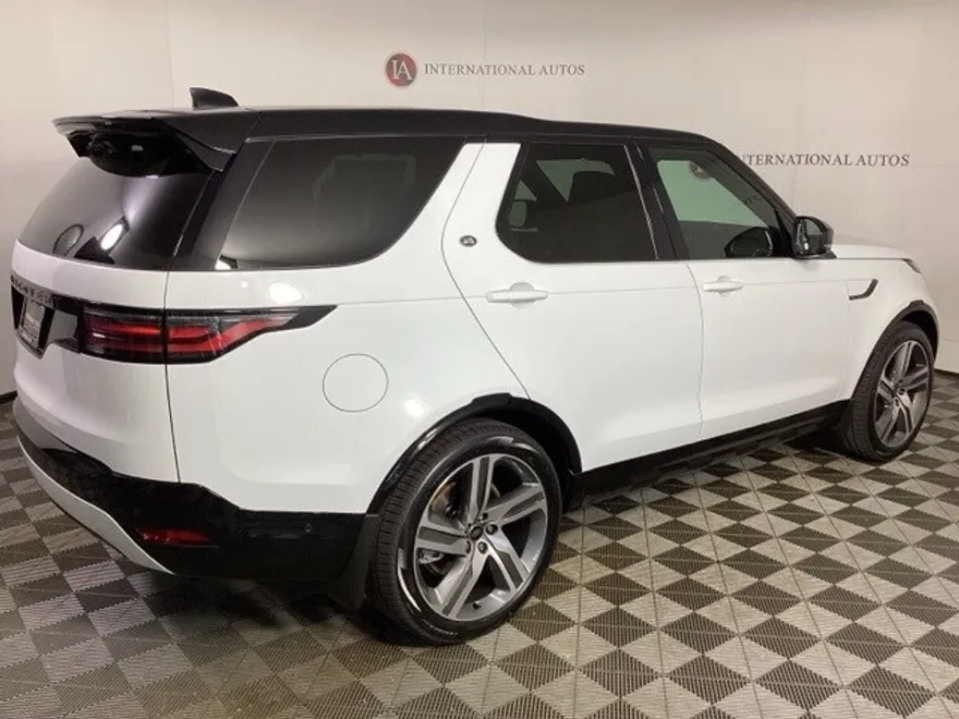 2024 Land Rover Discovery SE photo 1