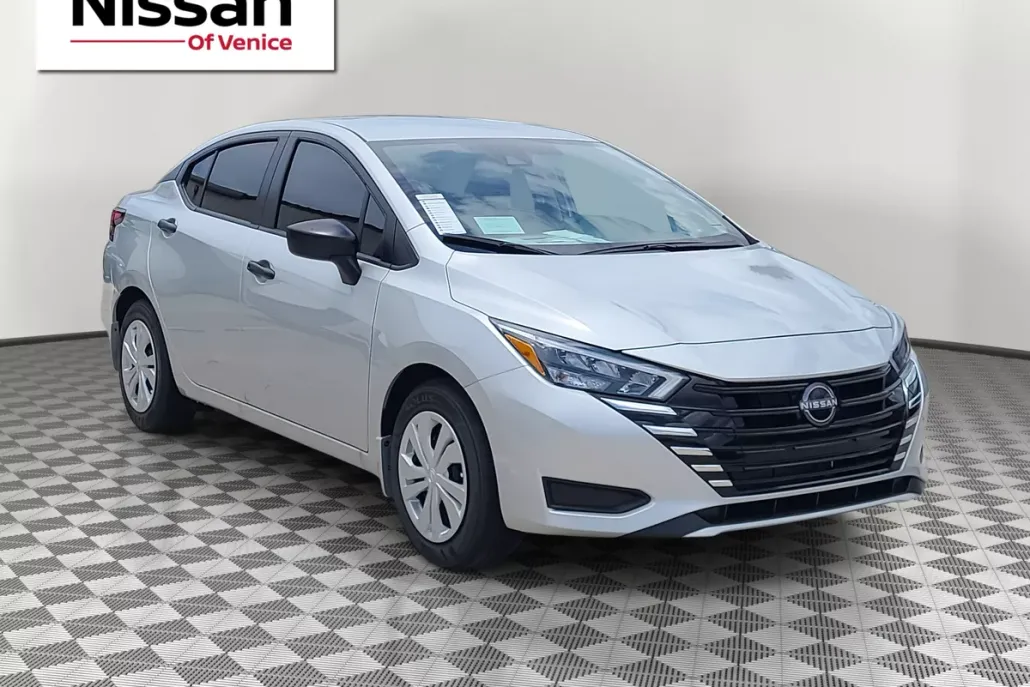 2025 Nissan Versa 1.6 S photo 1