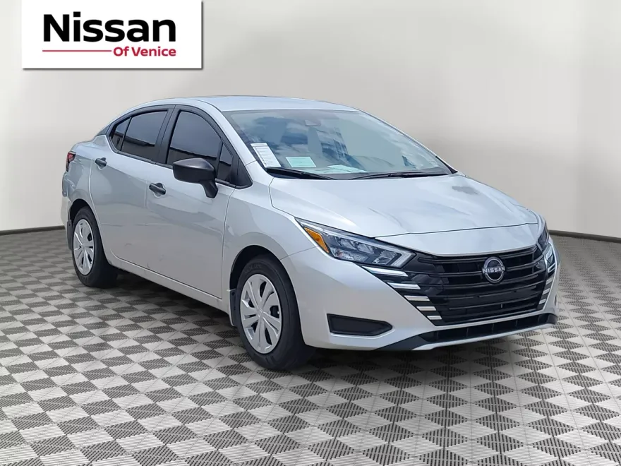 2025 Nissan Versa 1.6 S photo 1
