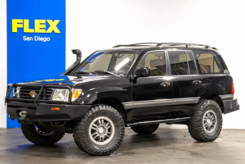 1999 Toyota Land Cruiser VX photo 1