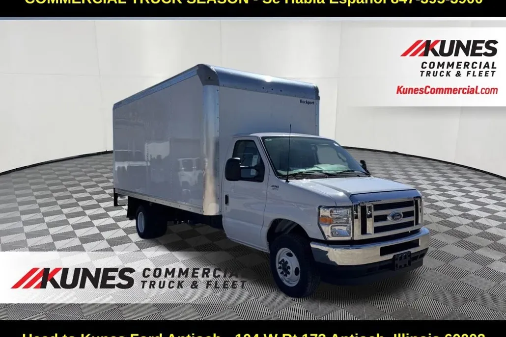 2025 Ford E-450 Cutaway photo 1