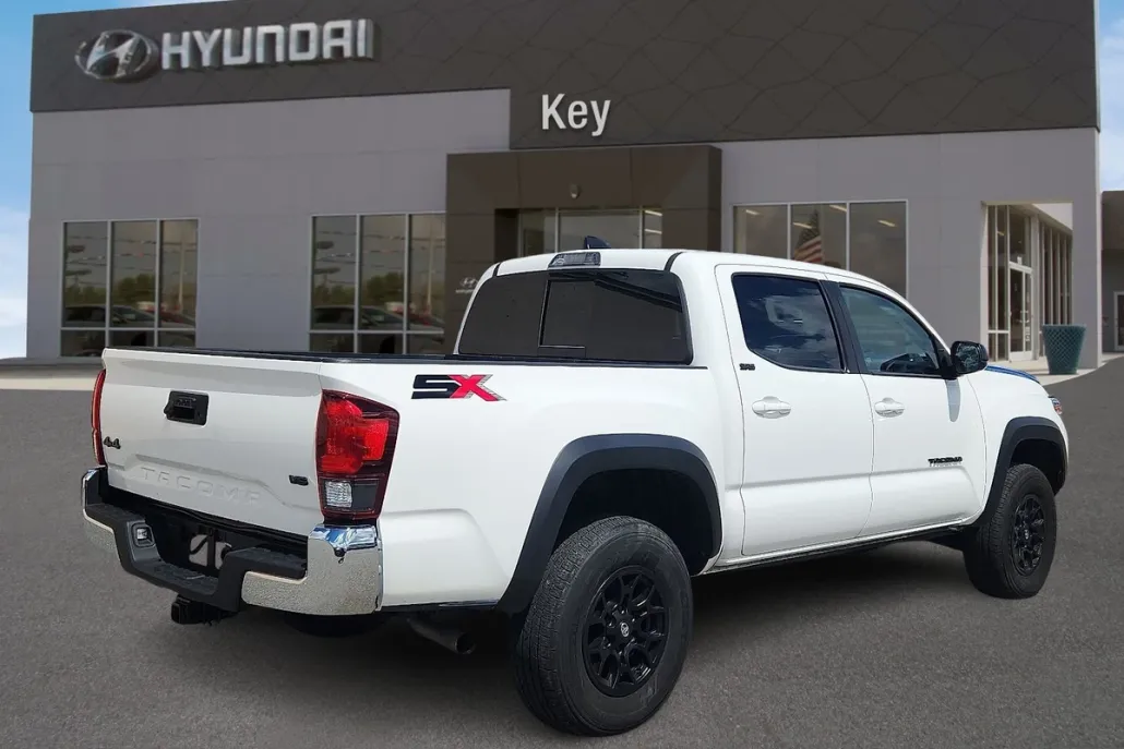 2023 Toyota Tacoma SR5 V6 photo 1