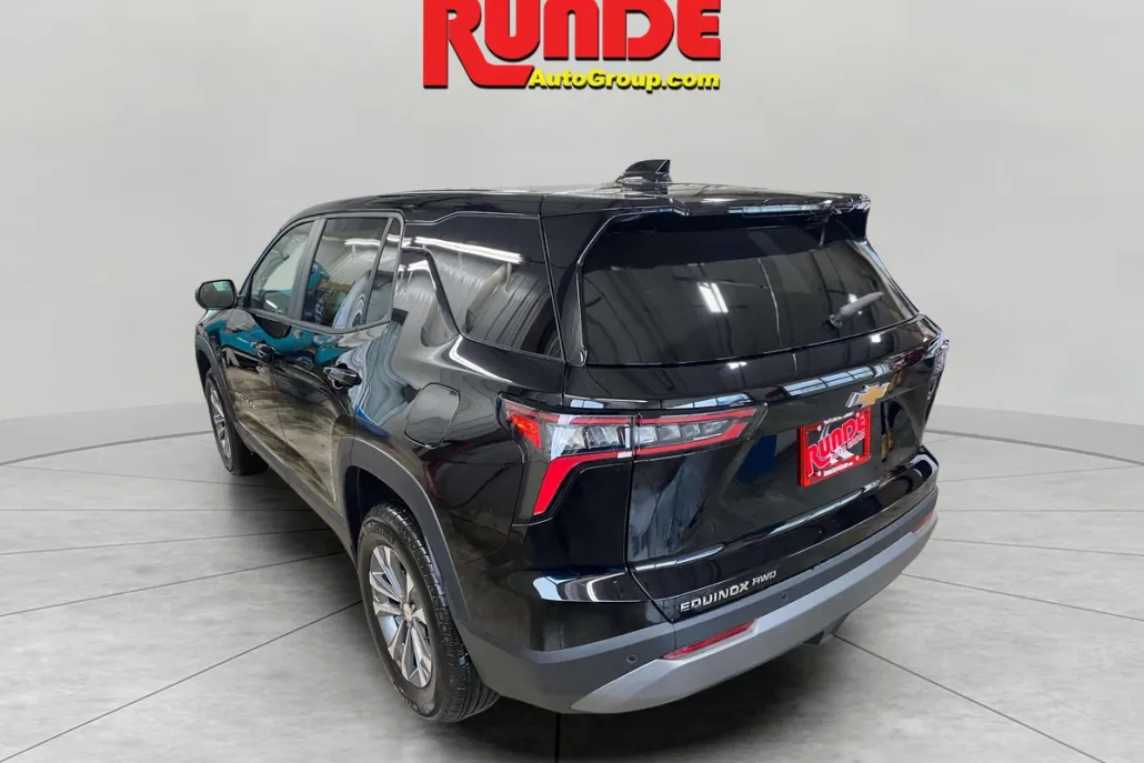 2026 Chevrolet Equinox LT photo 1