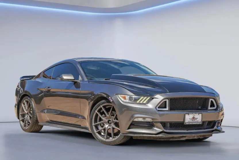 2017 Ford Mustang V6 photo 1