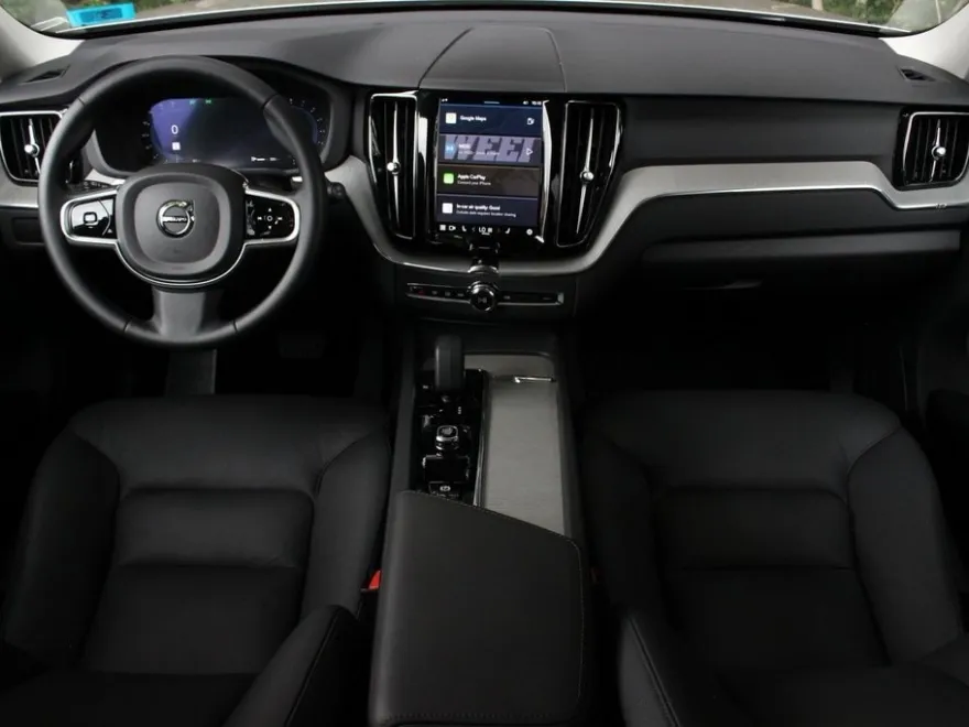 2025 Volvo XC60 B5 Plus photo 1