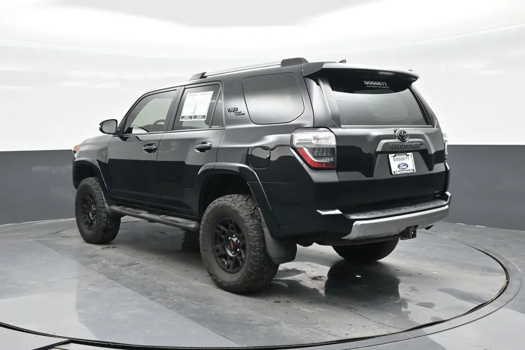 2017 Toyota 4Runner SR5 photo 1