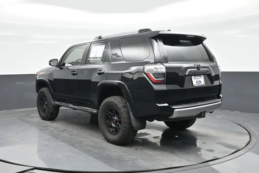 2017 Toyota 4Runner SR5 photo 1