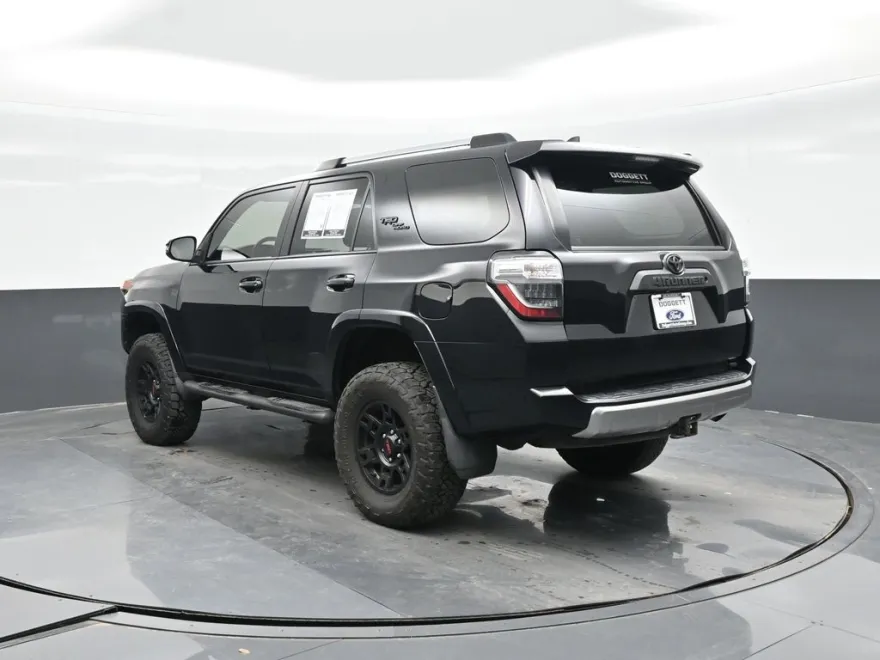 2017 Toyota 4Runner SR5 photo 1