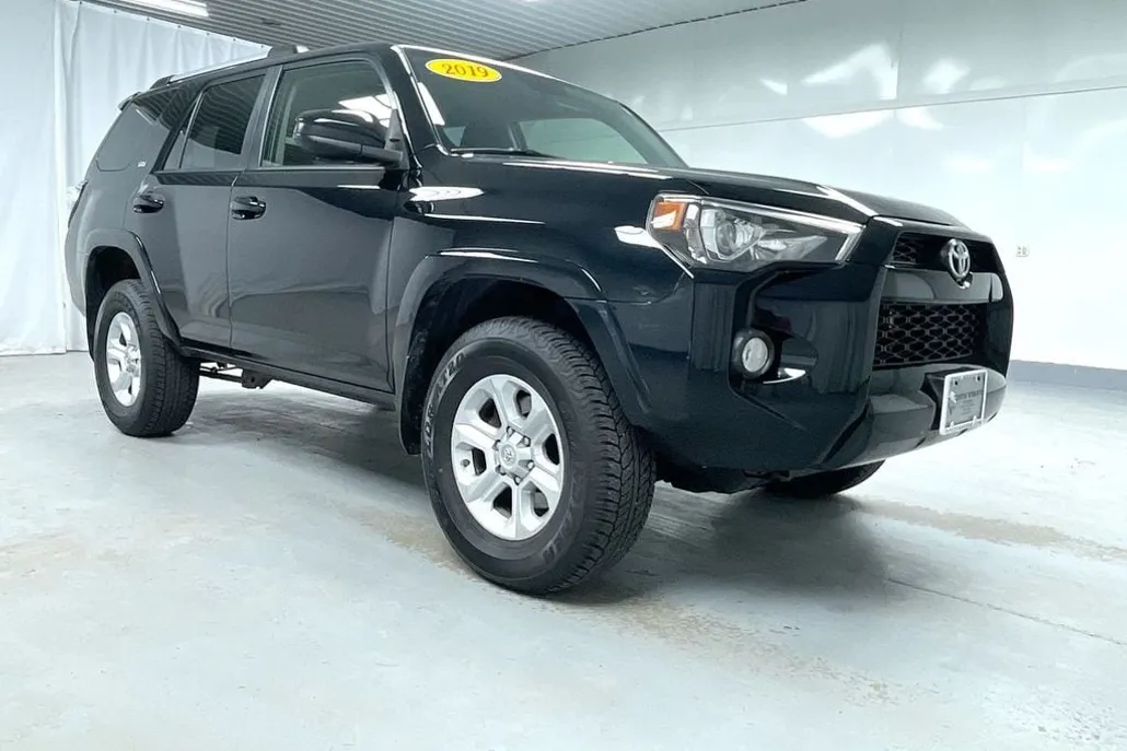 2019 Toyota 4Runner SR5 photo 1