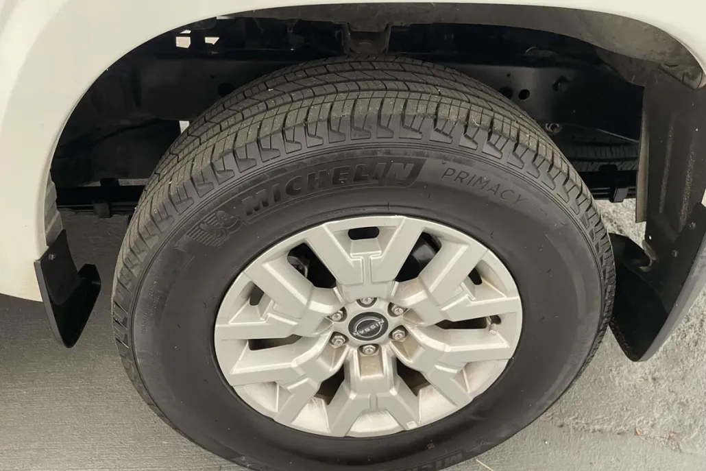 2023 Nissan Frontier SV photo 1