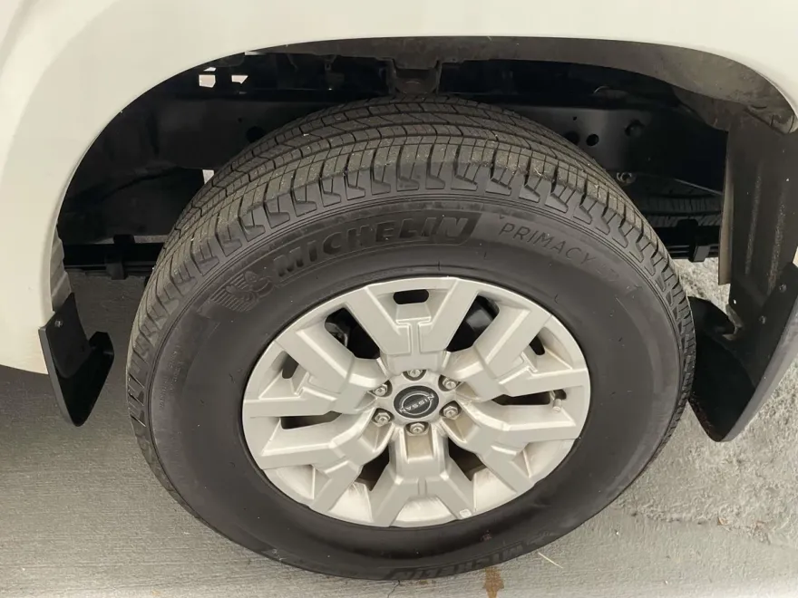 2023 Nissan Frontier SV photo 1