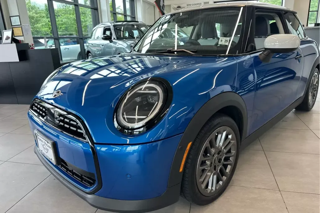 2025 Mini Cooper 2 Door Hardtop photo 1