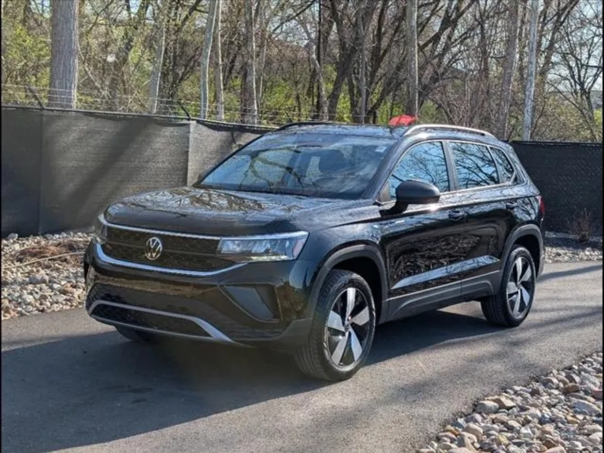 2023 Volkswagen Taos S photo 1