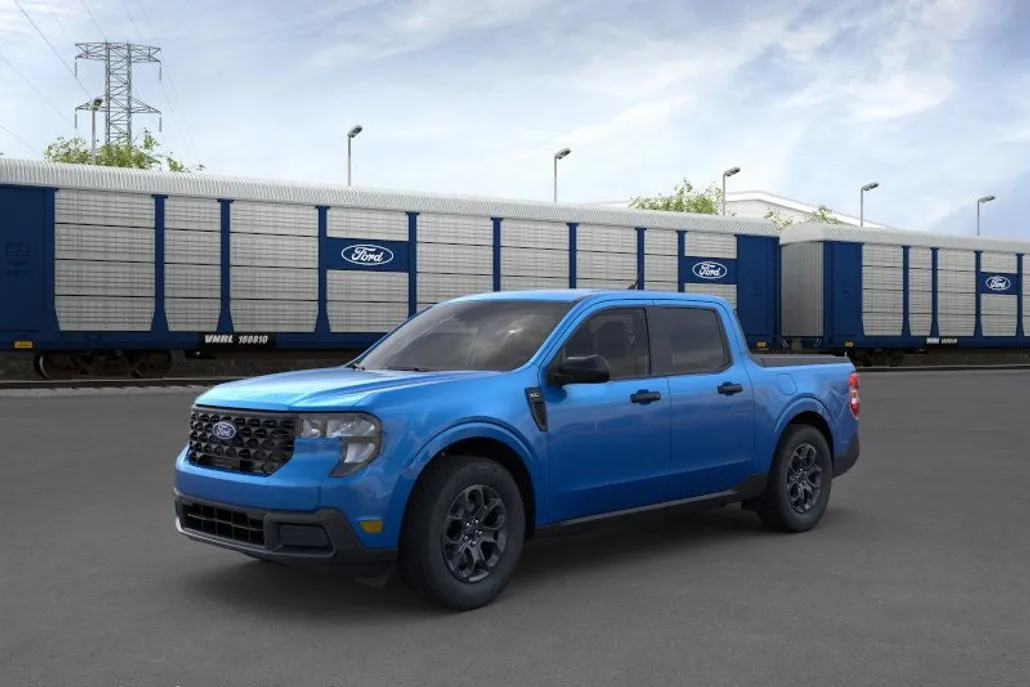 2025 Ford Maverick XLT photo 1