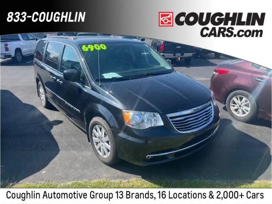 2016 Chrysler Town & Country Touring photo 1