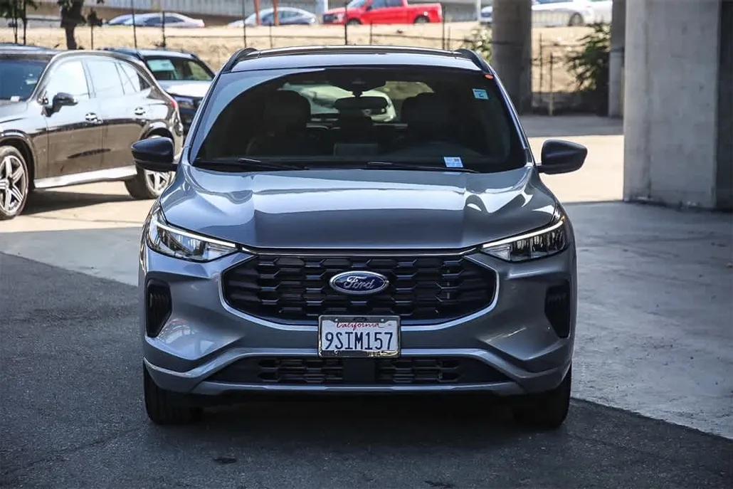 2024 Ford Escape ST-Line photo 1