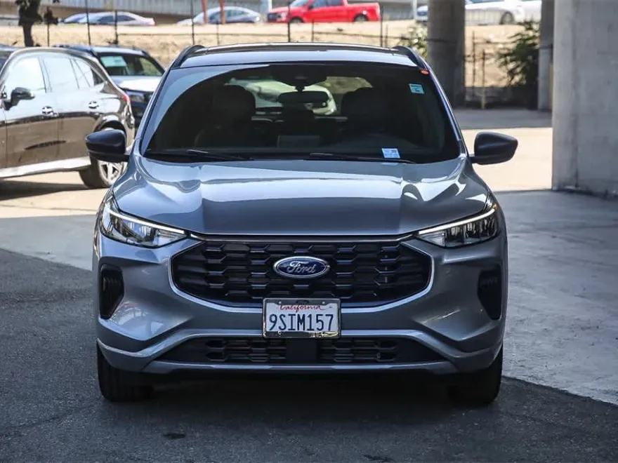2024 Ford Escape ST-Line photo 1